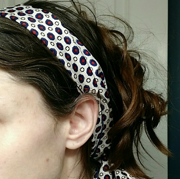 Vin Spotted Scarf - Picture 5 of 6